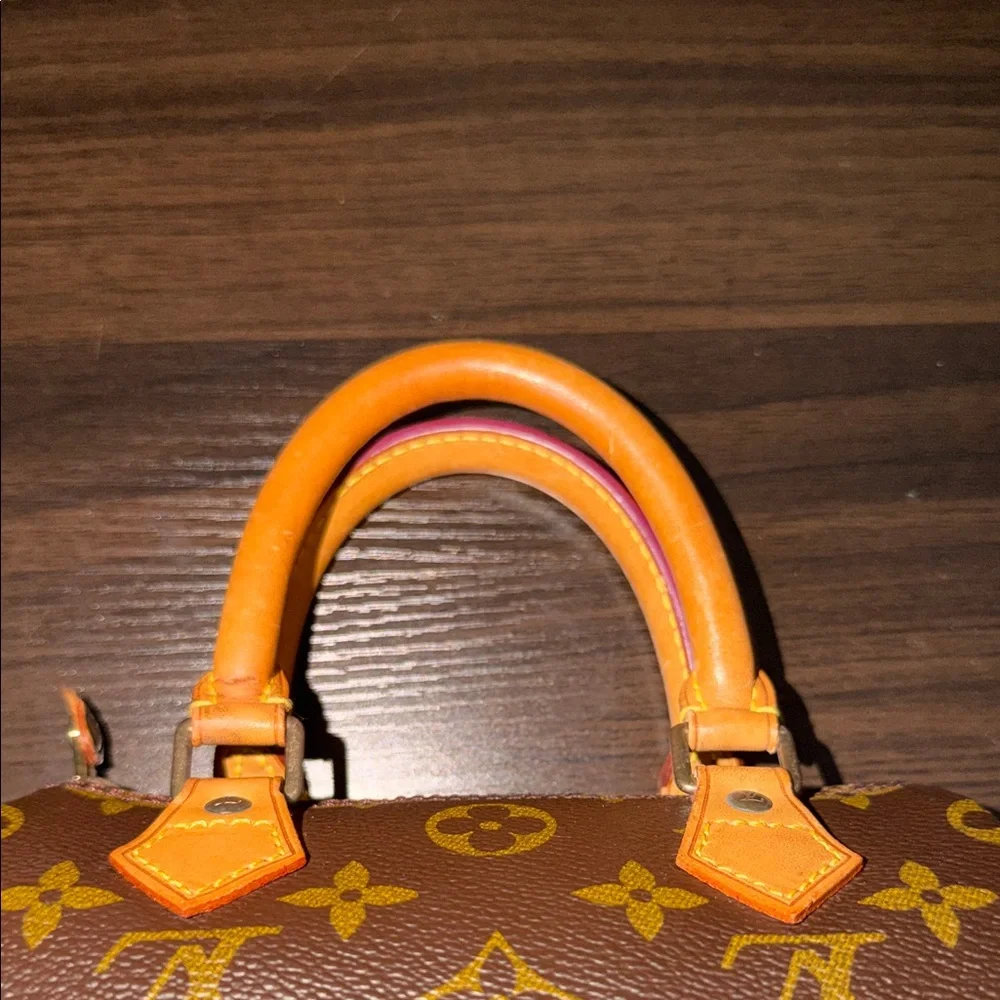 Louis Vuitton Nano Speedy
TH0945 - Picture 8 of 14